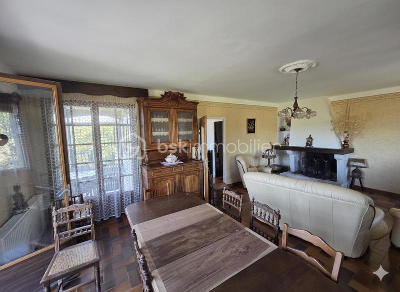 Maison traditionnelle - 163 m² - 6 pièces