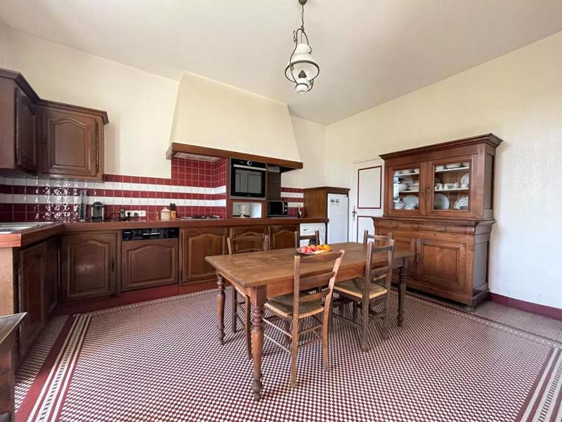 Maison - 200 m² - 8 pièces