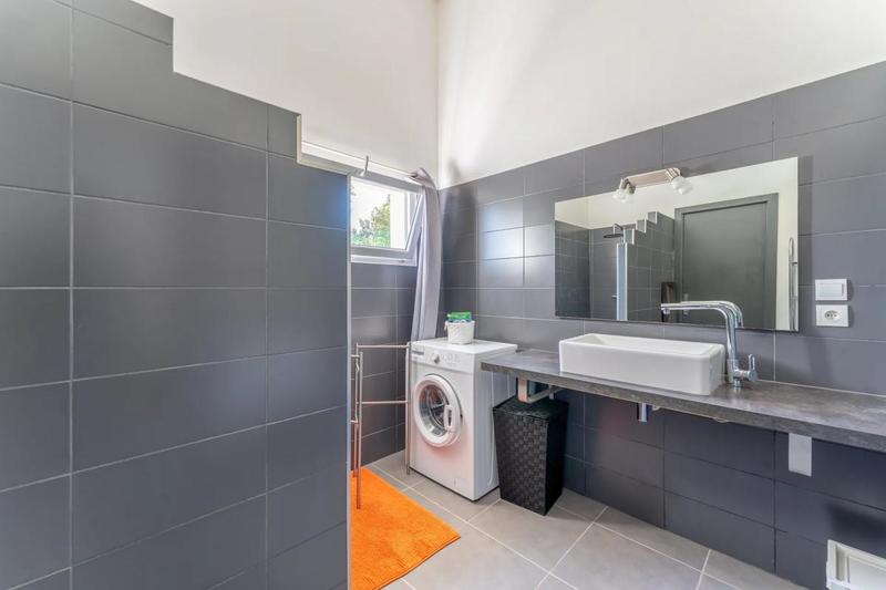 Maison - 180 m² - 8 pièces