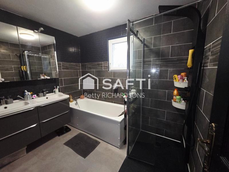 Maison - 112 m² - 8 pièces