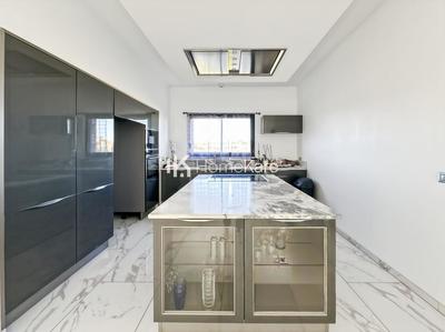 Maison - 224 m² - 6 pièces