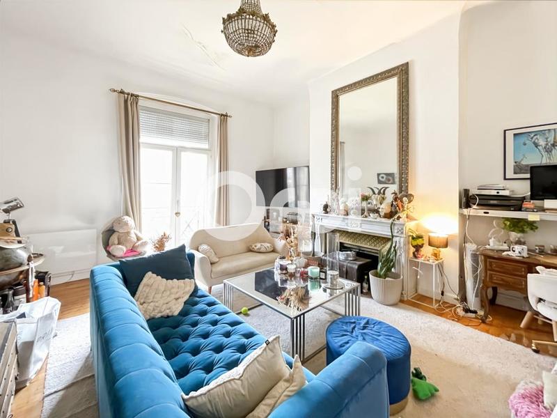 Appartement - 104 m² - 2 pièces