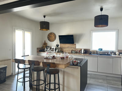 Maison - 210 m² - 6 pièces