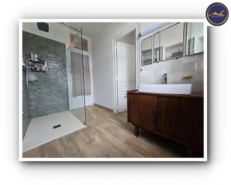 Villa - 264 m² - 10 pièces