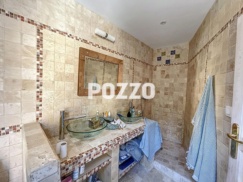 Maison - 220 m² - 8 pièces