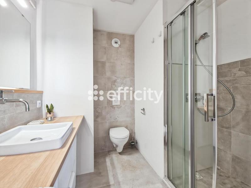 Villa - 208 m² - 9 pièces