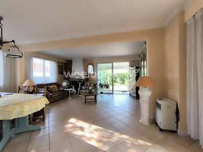 Maison - 231 m² - 7 pièces