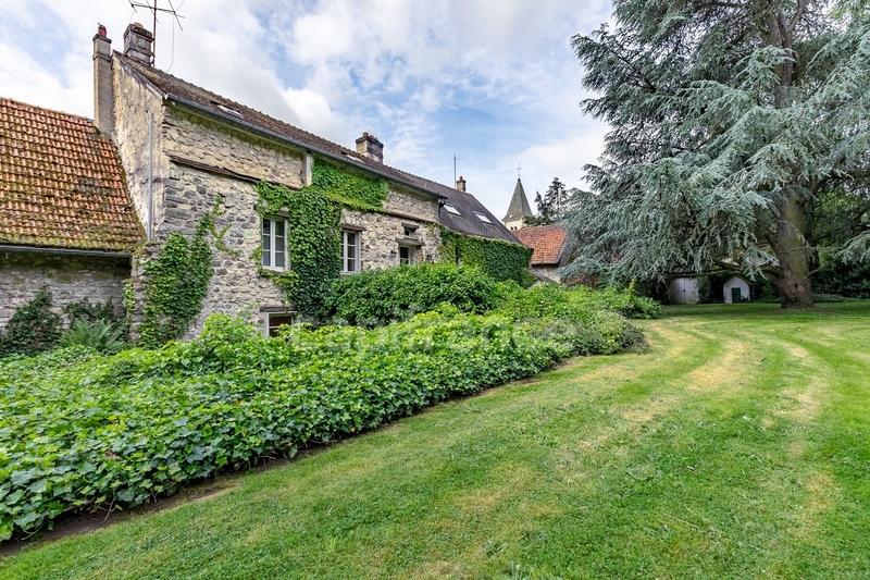 Corps de ferme - 250 m² - 12 pièces