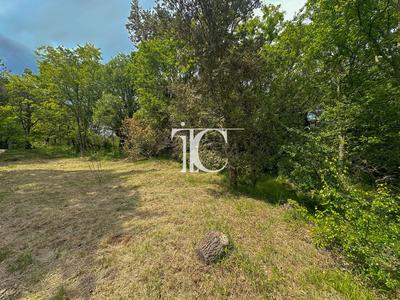 Terrain constructible - 1 040 m²