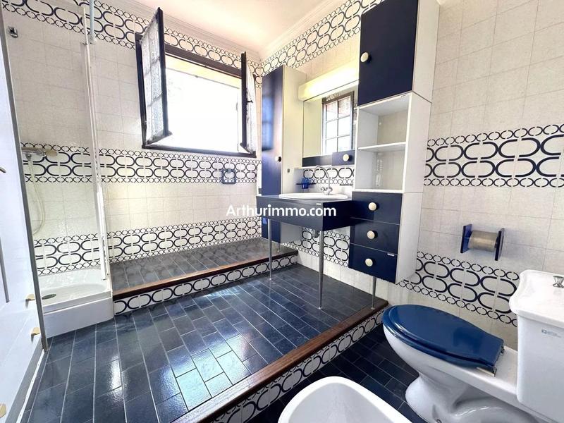 Maison - 290 m² - 12 pièces