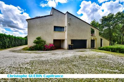 Maison - 227 m² - 7 pièces