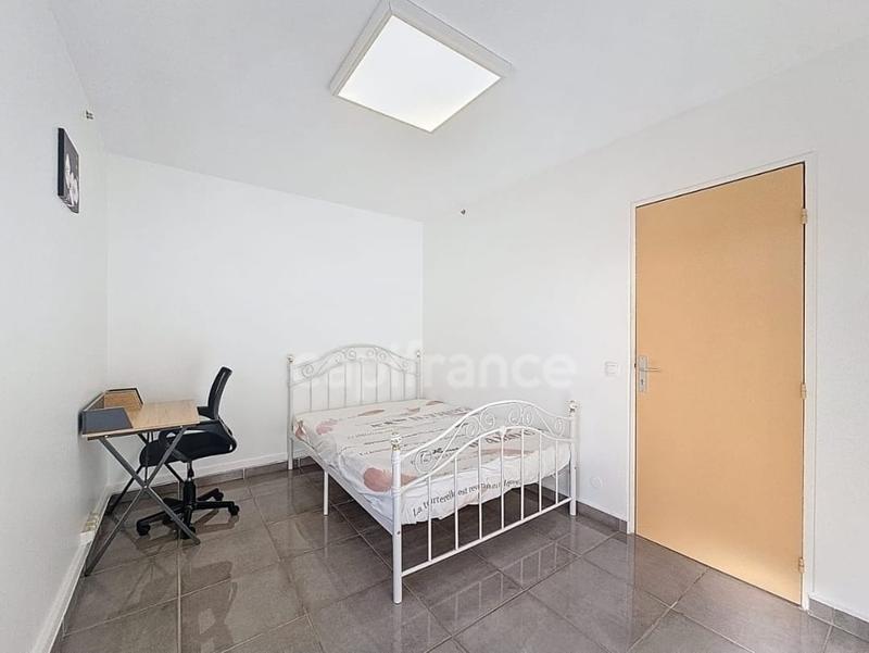 Appartement - 90 m² - 5 pièces