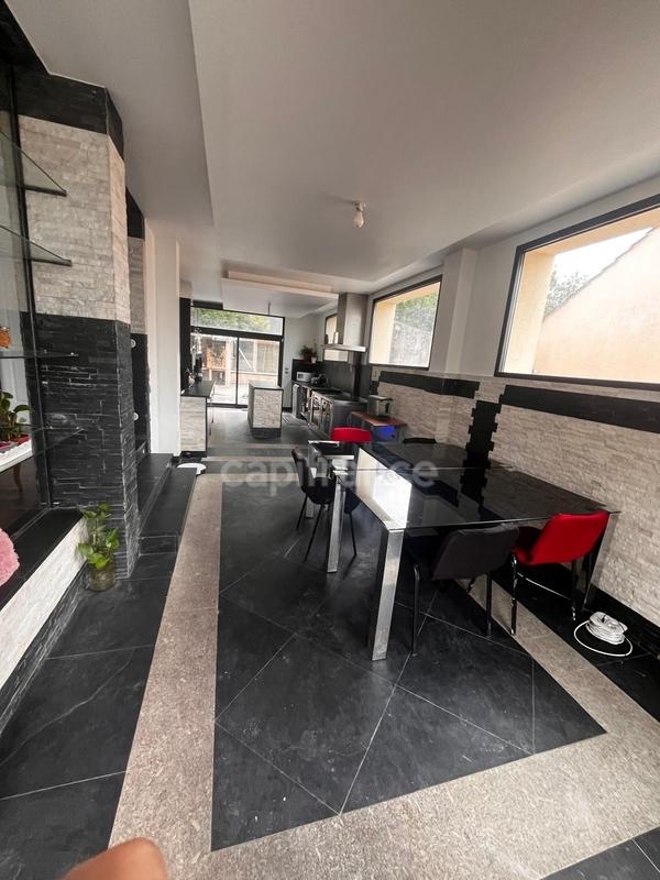 Maison - 150 m² - 6 pièces