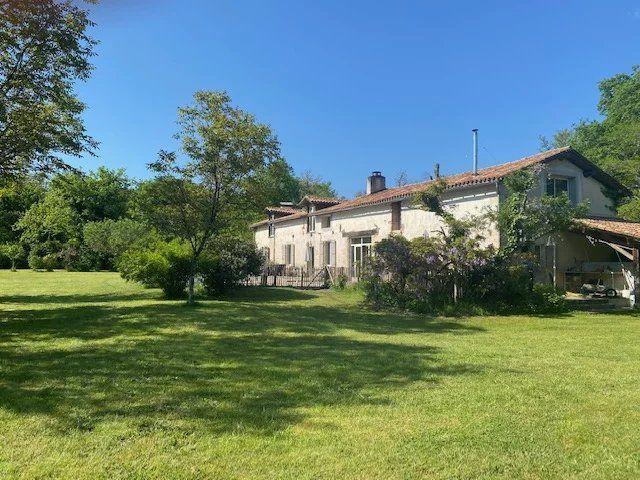 Maison - 280 m² - 8 pièces