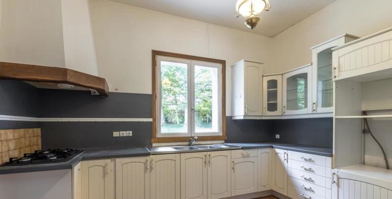 Maison - 280 m² - 10 pièces