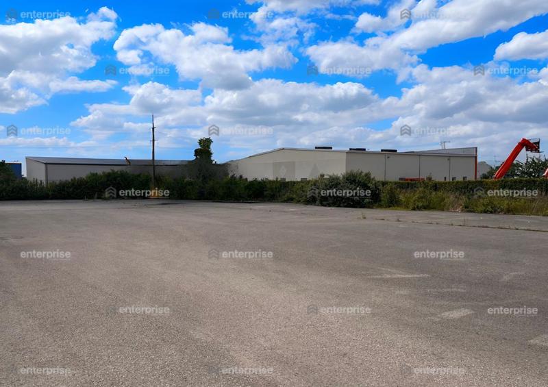 Local d'activité / Entrepôt - 270 m²