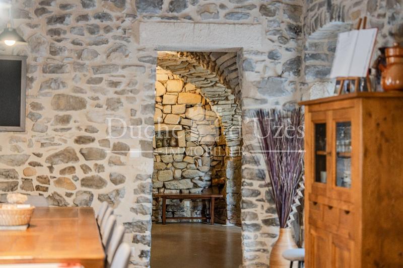 Maison - 280 m² - 12 pièces