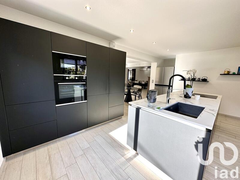 Maison - 283 m² - 8 pièces