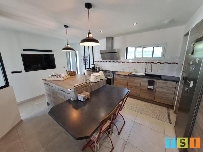 Maison - 228 m² - 6 pièces