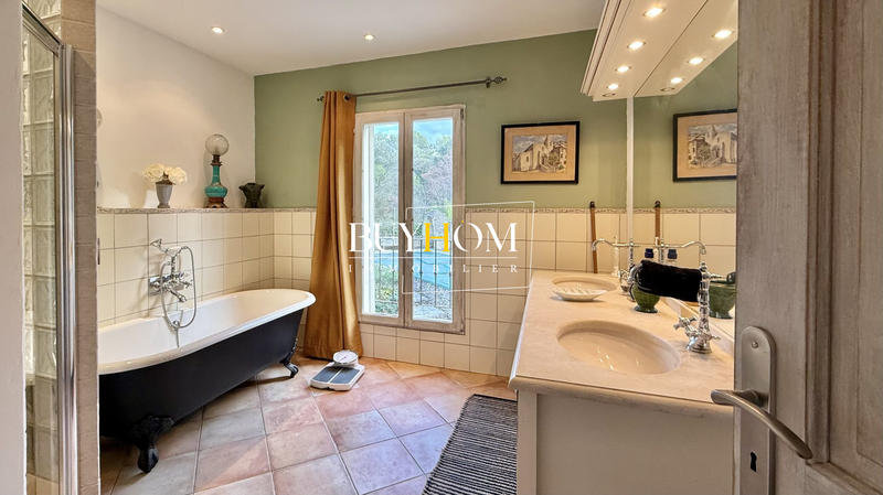 Maison - 180 m² - 5 pièces