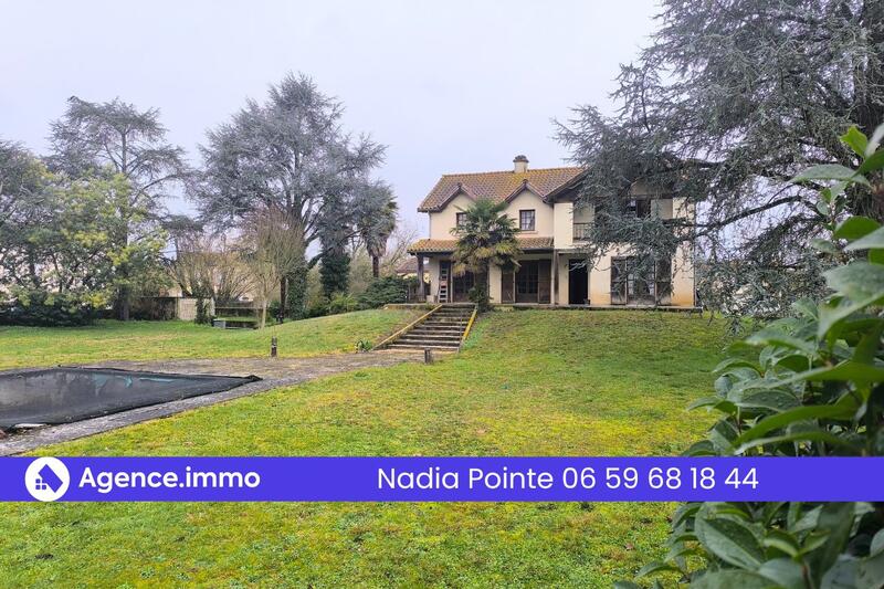 Maison traditionnelle - 147 m² - 8 pièces