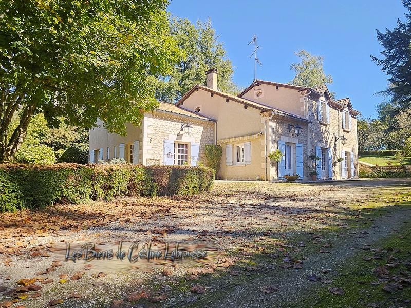 Maison en pierre - 250 m² - 9 pièces