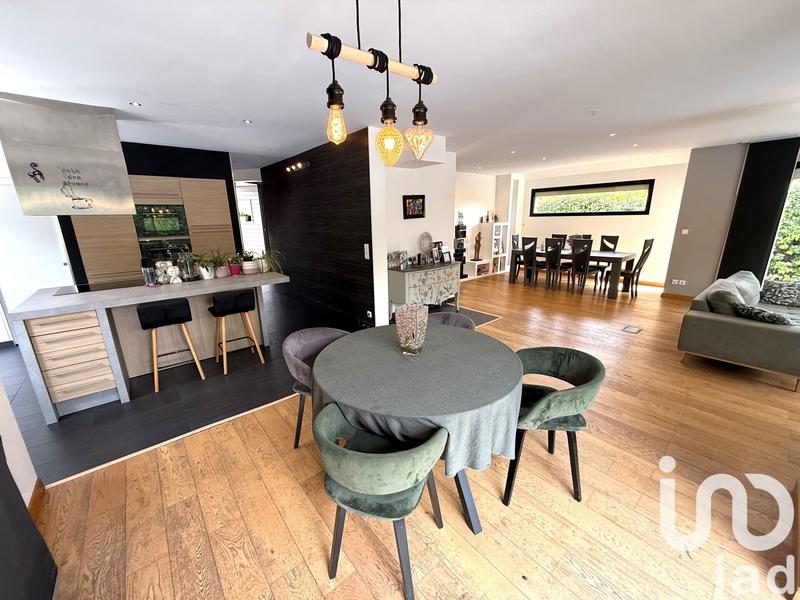 Maison - 355 m² - 10 pièces