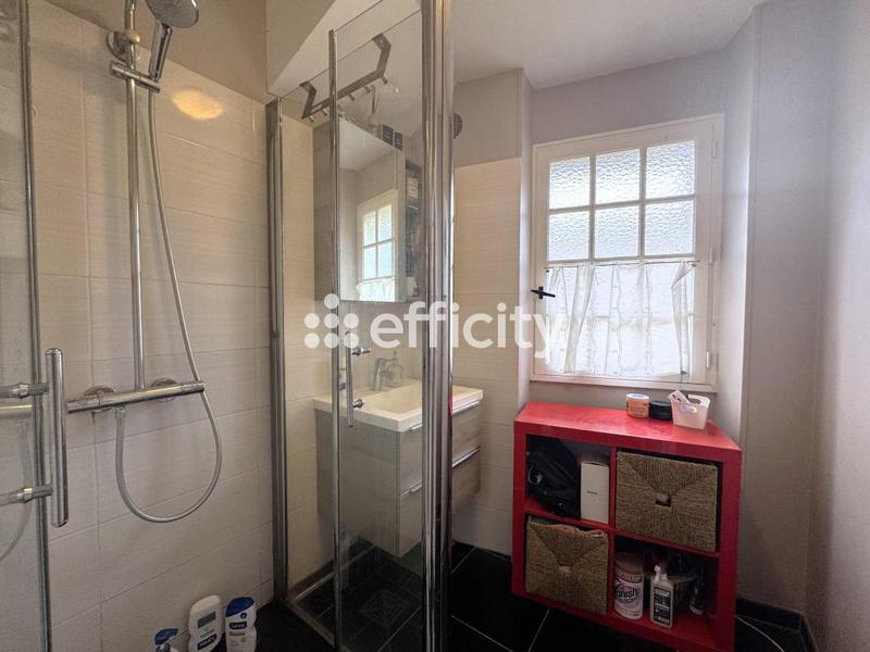 Maison - 250 m² - 11 pièces