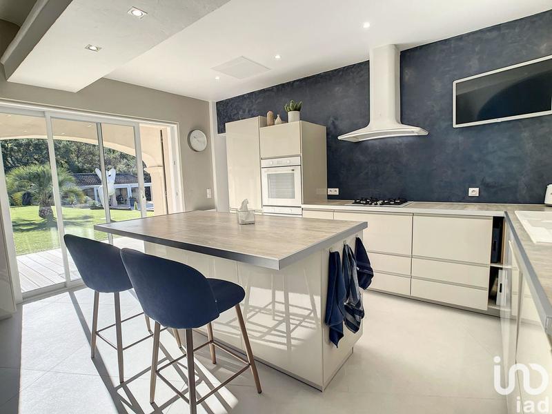 Maison - 187 m² - 8 pièces