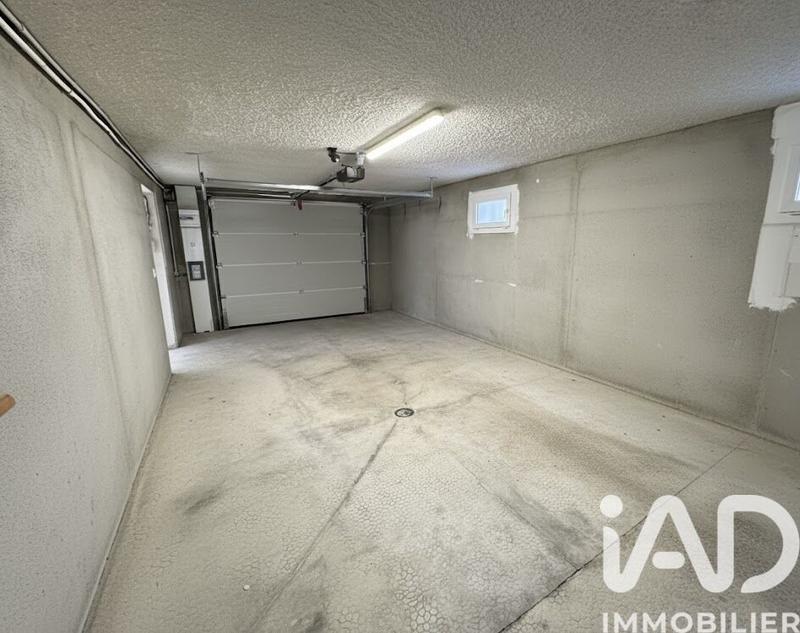 Maison - 231 m² - 9 pièces