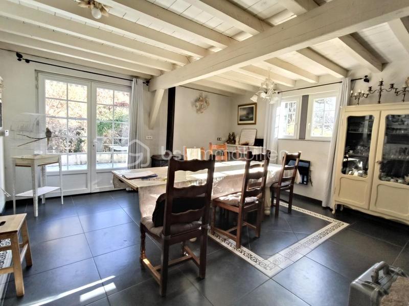 Maison - 185 m² - 8 pièces