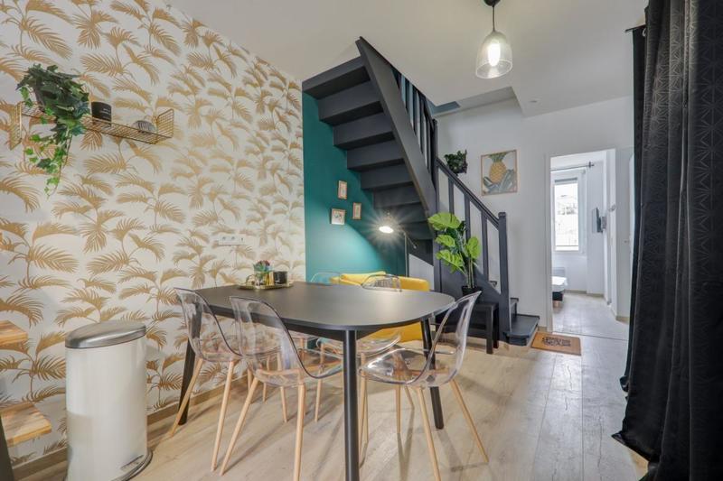 Appartement - 80 m² - 6 pièces