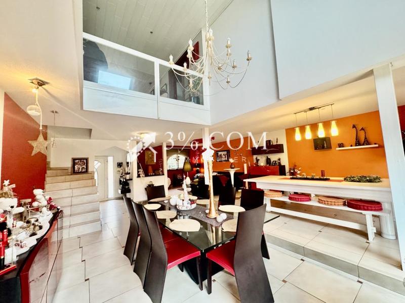 Demeure - 360 m² - 8 pièces