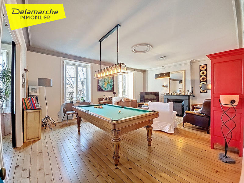 Maison - 325 m² - 11 pièces