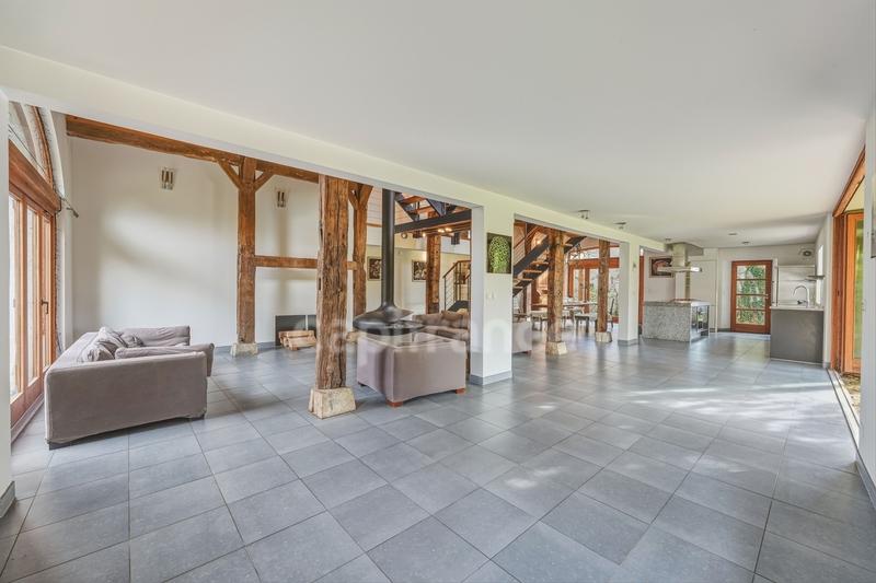 Maison - 328 m² - 8 pièces