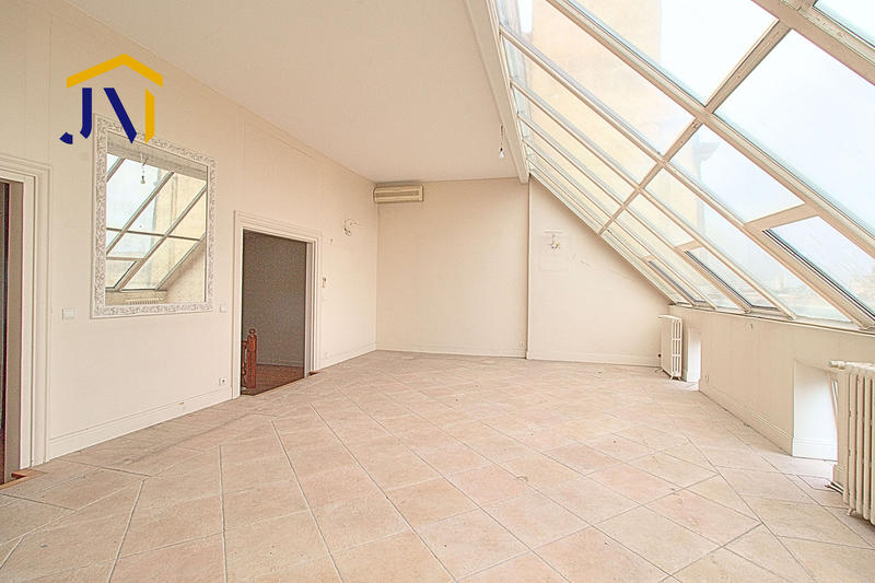 Appartement - 192 m² - 5 pièces