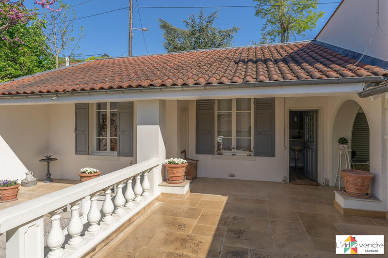 Villa - 204 m² - 8 pièces