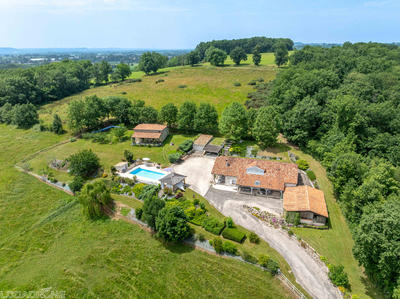 Maison - 213 m² - 7 pièces