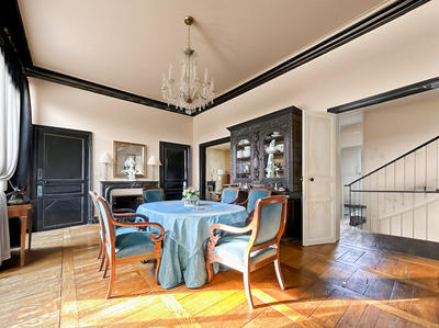 Maison - 320 m² - 12 pièces