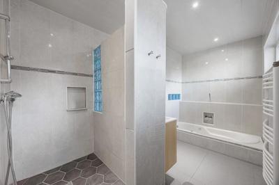 Maison - 190 m² - 6 pièces