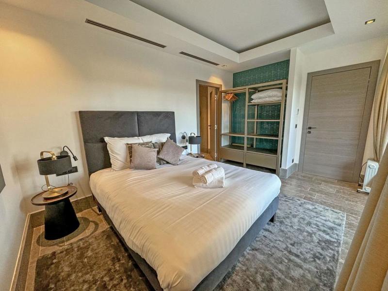 Maison - 220 m² - 6 pièces