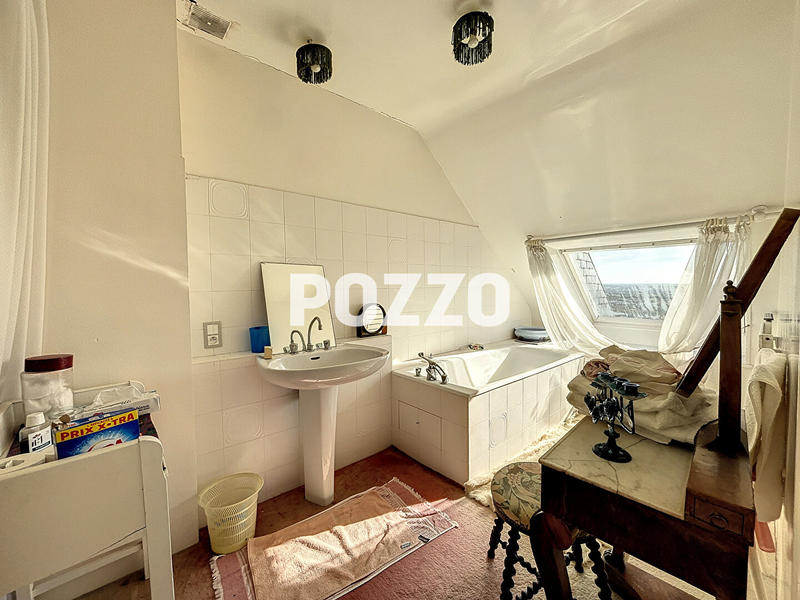 Maison - 232 m² - 6 pièces