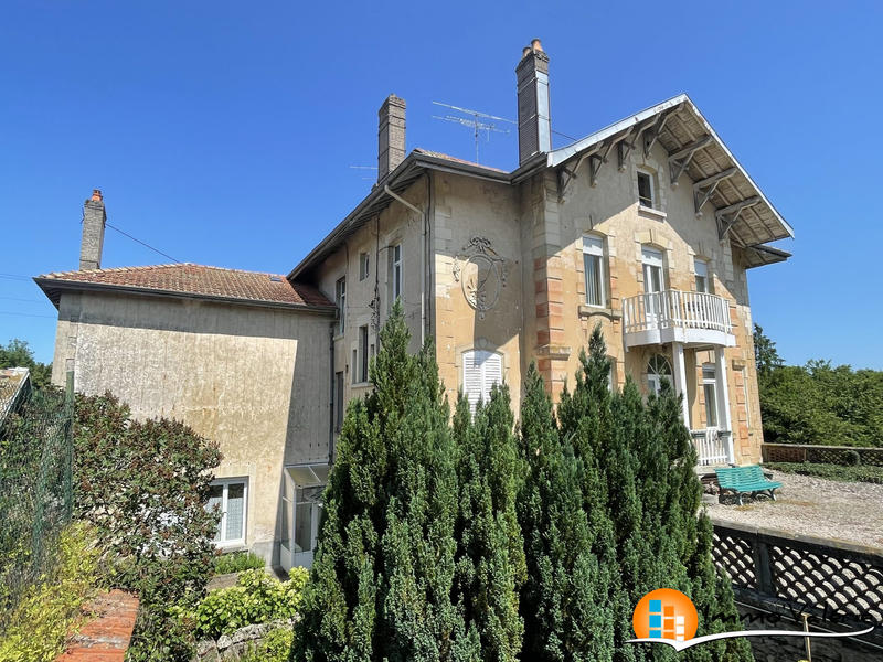 Maison - 854 m² - 19 pièces