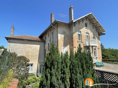 Maison - 854 m² - 19 pièces