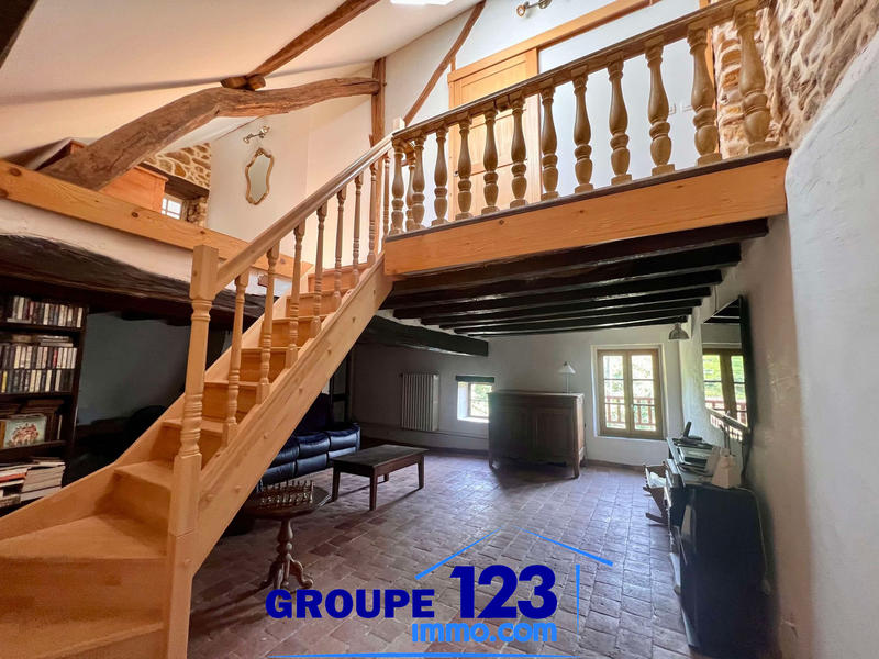Maison - 240 m² - 8 pièces
