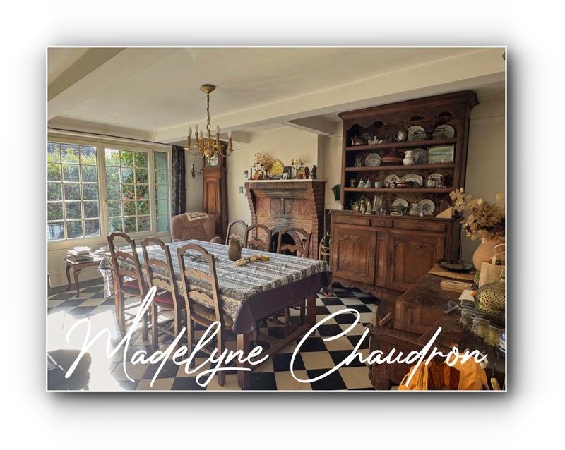 Maison - 298 m² - 9 pièces