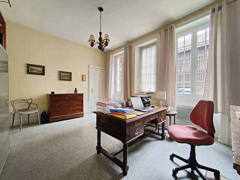 Propriété - 215 m² - 9 pièces