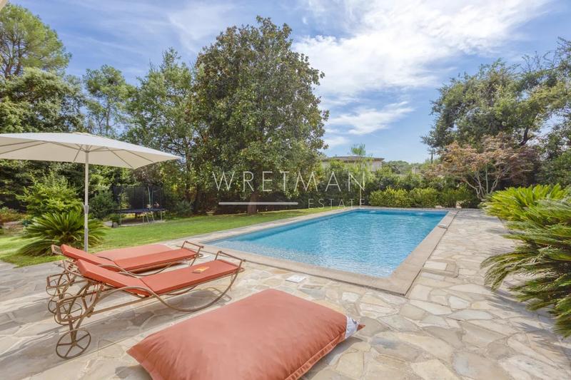 Villa - 220 m² - 6 pièces