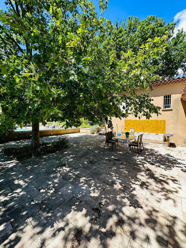 Maison - 310 m² - 13 pièces