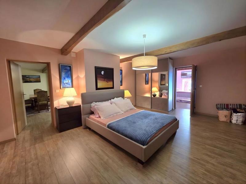 Maison - 454 m² - 15 pièces